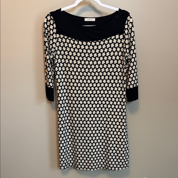 Gilli Black and Cream Geometric Long Sleeve Made In USA Stretchy Dress - Picture 3 of 4